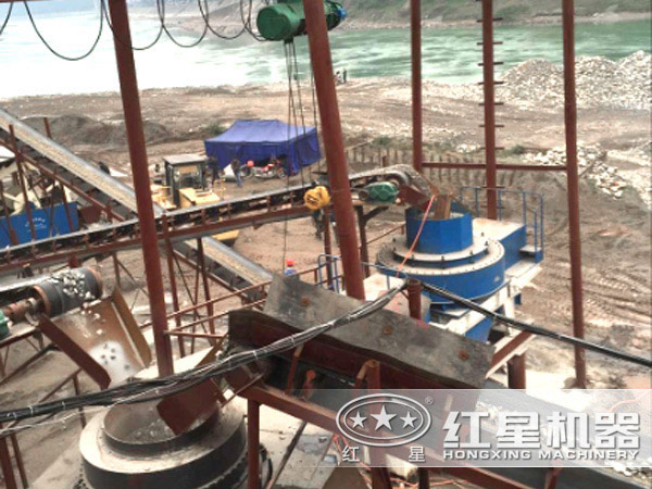 制砂生產(chǎn)線(xiàn)上的制砂機(jī) 制砂生產(chǎn)線(xiàn)上的制砂機(jī)