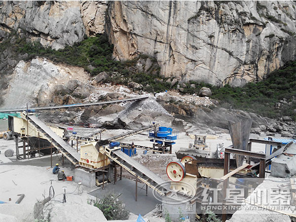 鵝卵石破碎現(xiàn)場(chǎng) 鵝卵石破碎現(xiàn)場(chǎng)