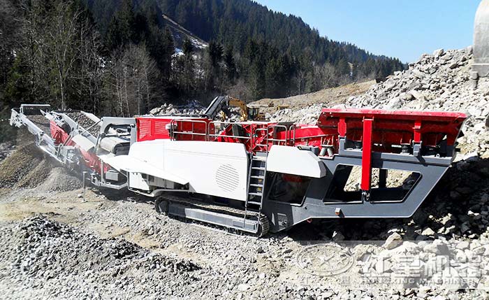 移動(dòng)履帶一體式環(huán)保制砂機(jī)現(xiàn)場