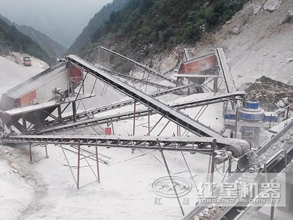 傳統(tǒng)機(jī)制砂現(xiàn)場(chǎng) 傳統(tǒng)機(jī)制砂現(xiàn)場(chǎng)