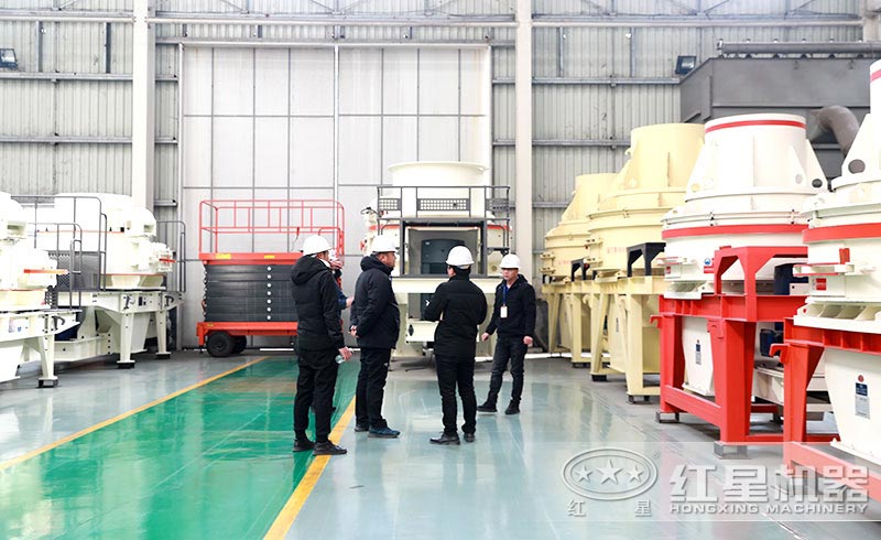 用戶來(lái)廠考察制砂機(jī)設(shè)備 用戶來(lái)廠考察制砂機(jī)設(shè)備