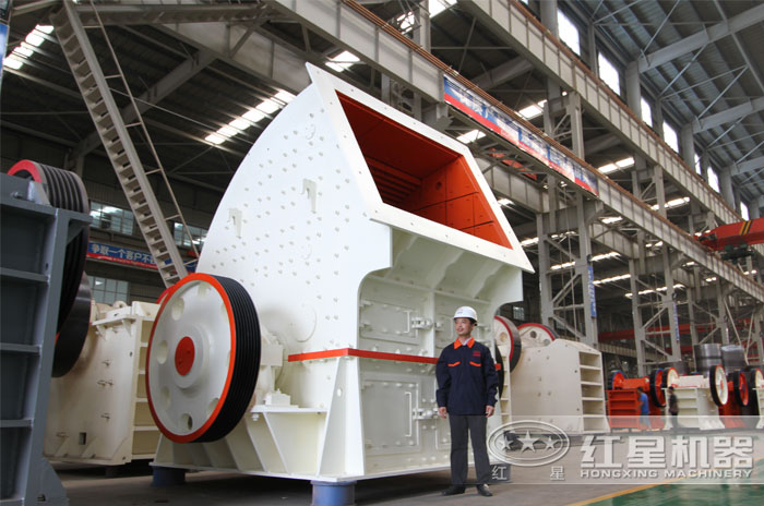 新型重錘式鵝卵石破碎機(jī) 新型重錘式鵝卵石破碎機(jī)