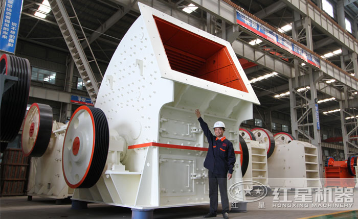 大型重錘式破碎機(jī) 大型重錘式破碎機(jī)