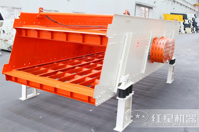 振動(dòng)篩制造廠家就找河南紅星，固定式、移動(dòng)式都有