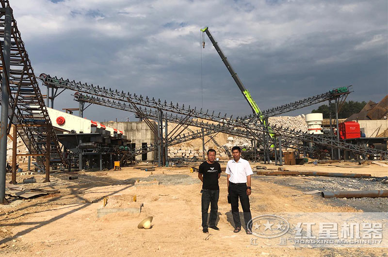 再生骨料破碎、篩分生產(chǎn)現(xiàn)場(chǎng)