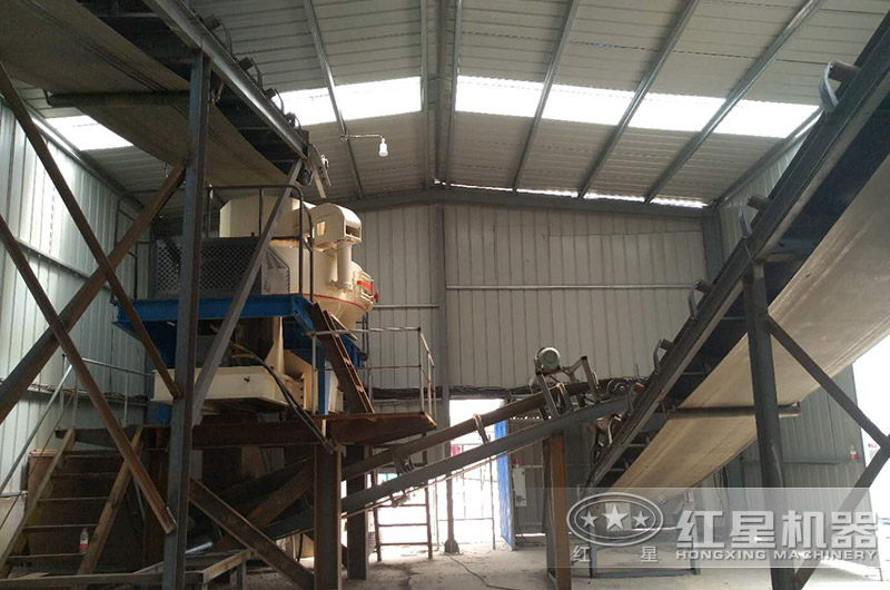 室內(nèi)制砂生產(chǎn)現(xiàn)場(chǎng) 室內(nèi)制砂生產(chǎn)現(xiàn)場(chǎng)