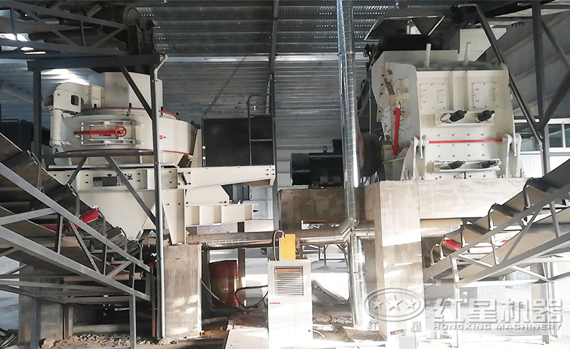 客戶來廠咨詢：想購(gòu)買日產(chǎn)1000噸的制砂機(jī)，有推薦的型號(hào)嗎？