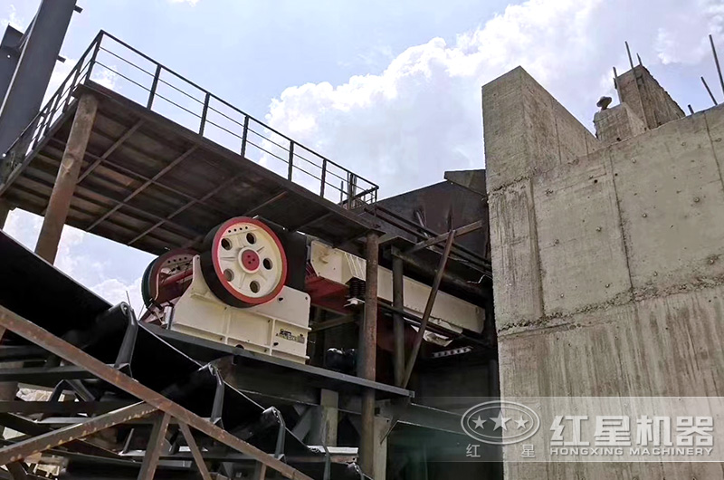 鄂式碎石機常用作礦石破碎的粗碎 鄂式碎石機常用作礦石破碎的粗碎