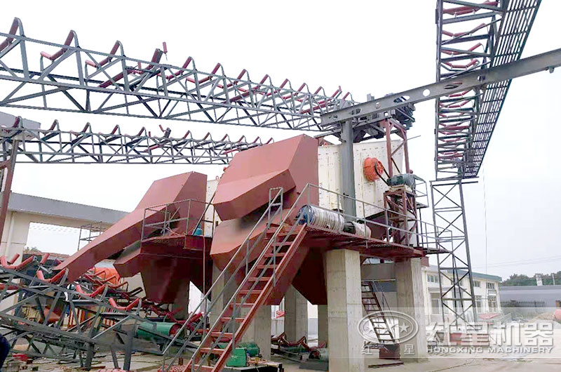 現(xiàn)場(chǎng)實(shí)拍，圓振動(dòng)篩