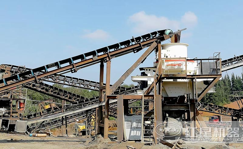 客戶來廠咨詢：想購(gòu)買日產(chǎn)1000噸的制砂機(jī)，有推薦的型號(hào)嗎？