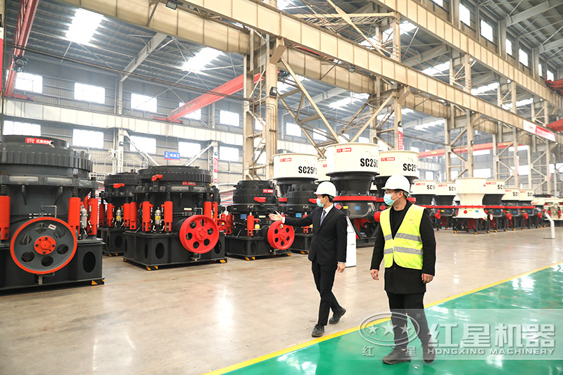 紅星機(jī)器尾礦制砂設(shè)備車間，客戶實(shí)地考察