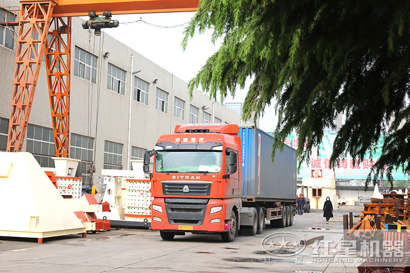 鵝卵石制砂設備集裝箱發(fā)貨 鵝卵石制砂設備集裝箱發(fā)貨